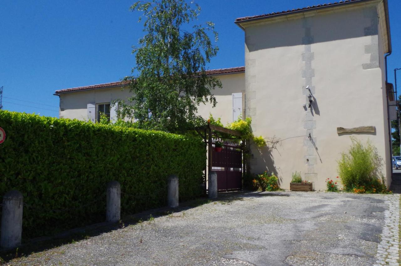 Maison d'Hôtes Le Cadran Solaire Courcelles  Exterior foto
