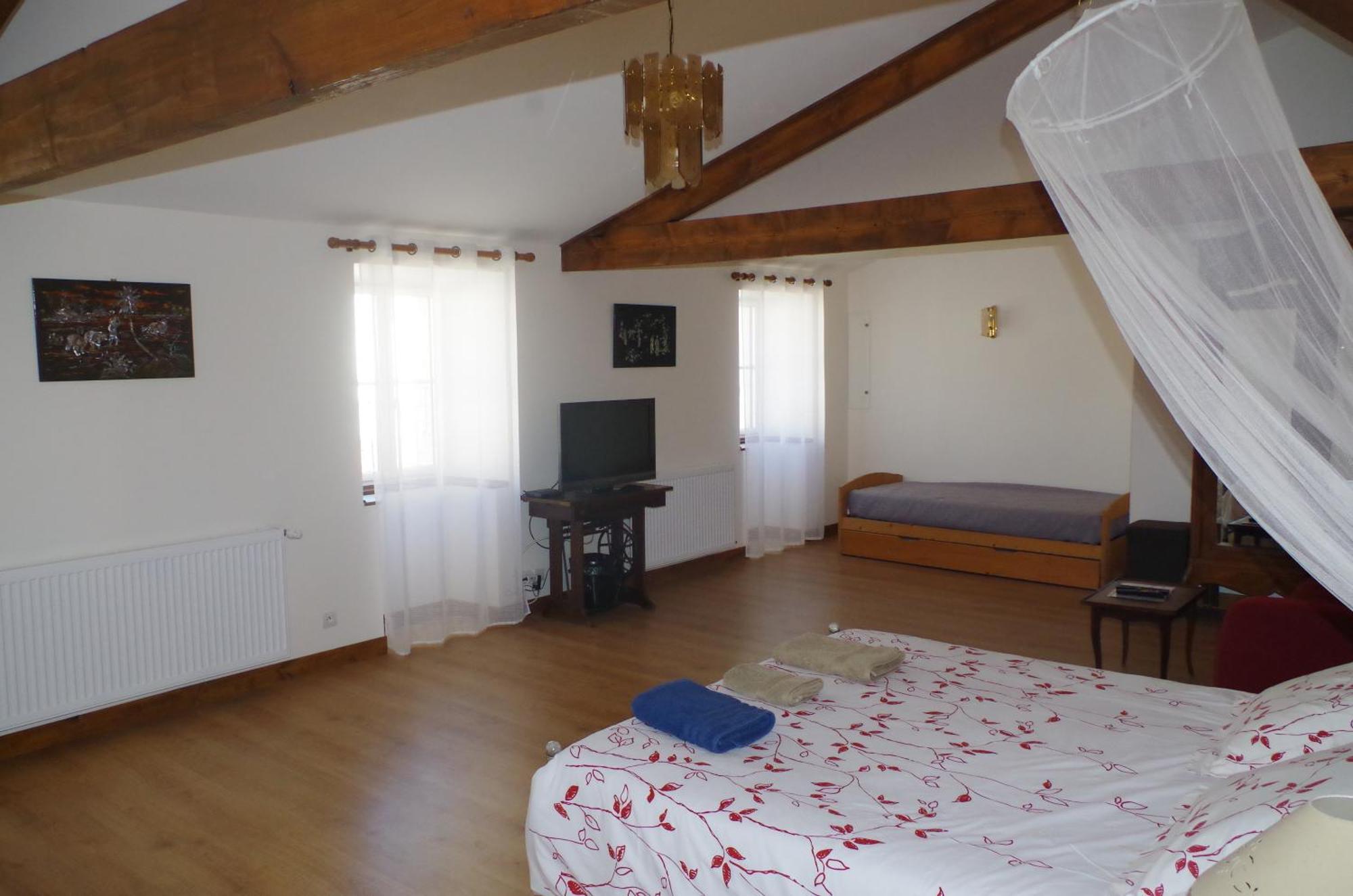 Maison d'Hôtes Le Cadran Solaire Courcelles  Quarto foto